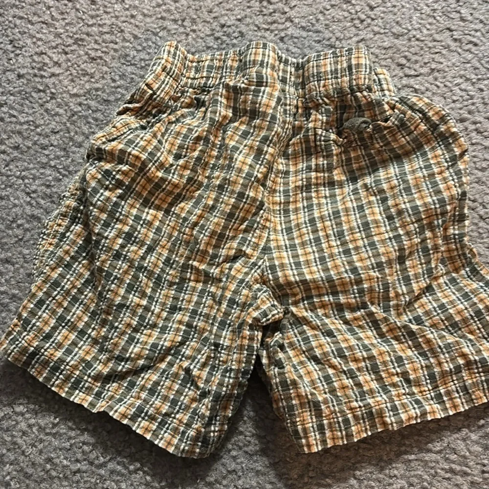 Boys green dog plaid shorts size 3T green and orange plaid striped shorts- ties